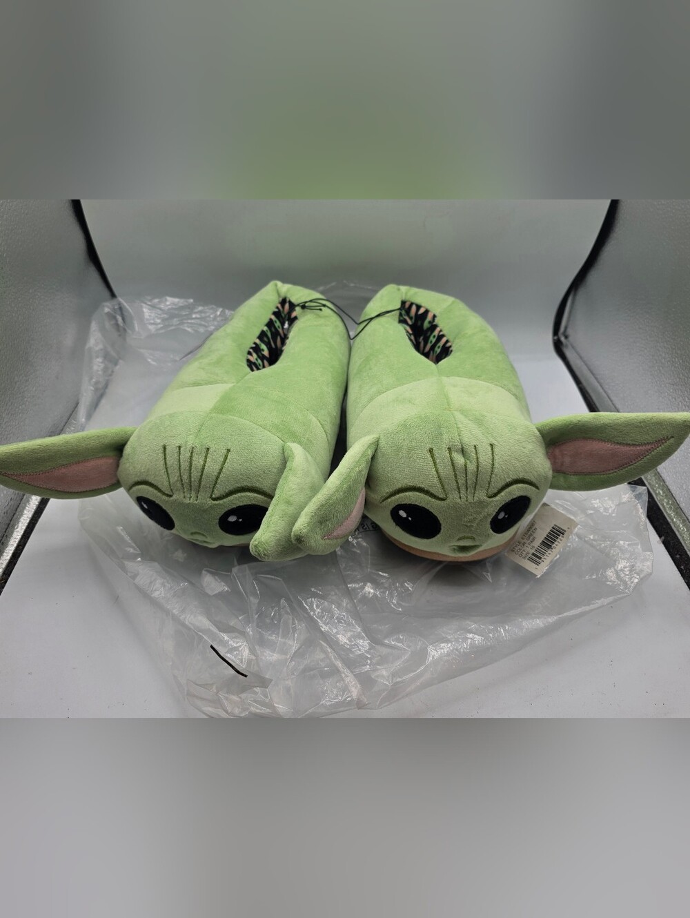 0Star Wars Ground Up Mandalorian Plush Slippers - Woman's Size 10.